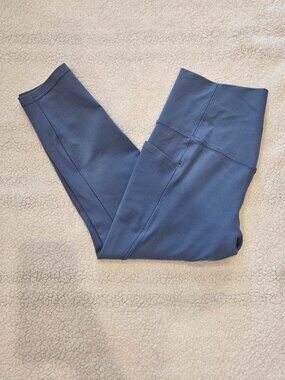 Athleta Salutation Stash Pocket 7/8 Tight